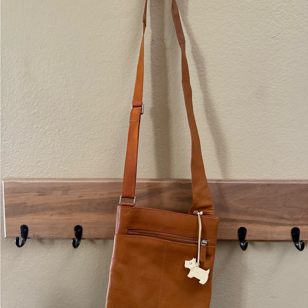 RADLEY LONDON Cream Dog Charm crossbody leather bag